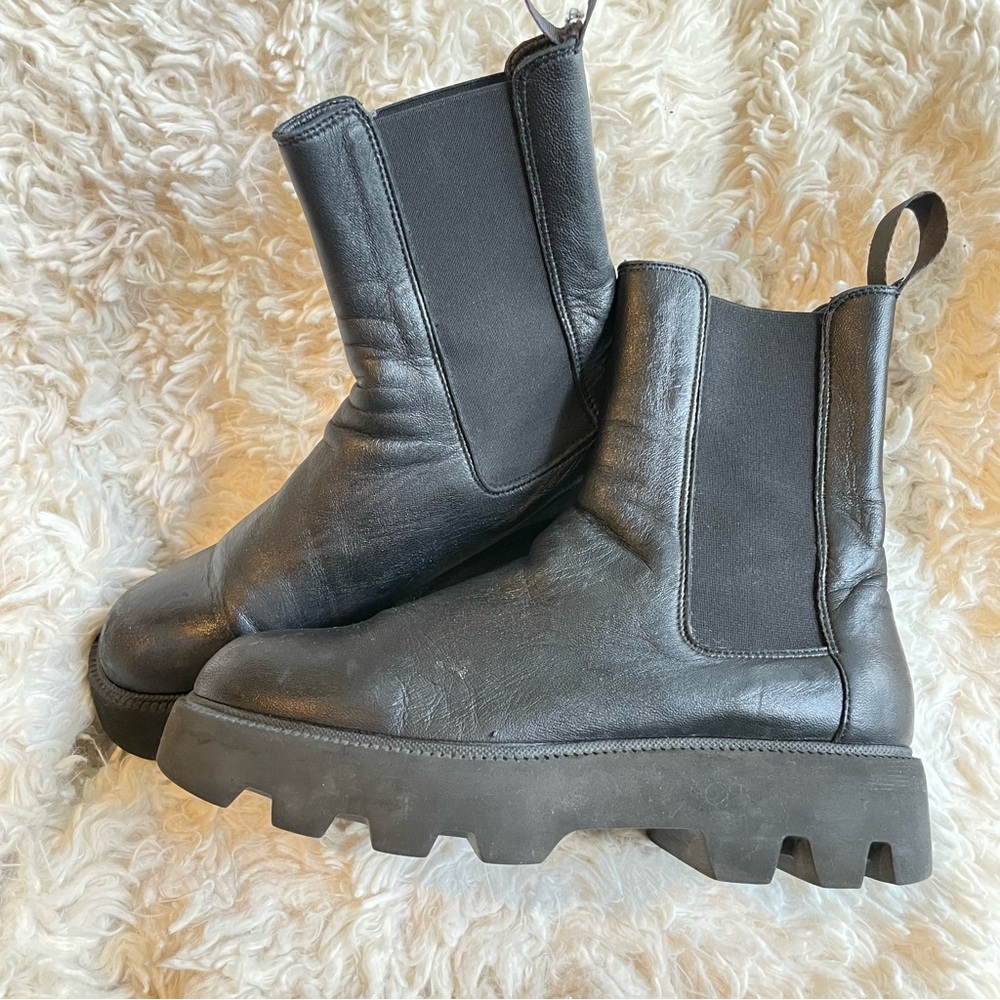 Marco Milan Chelsea leather boots, thick lug sole. Pull tabs, elastic. Sz38